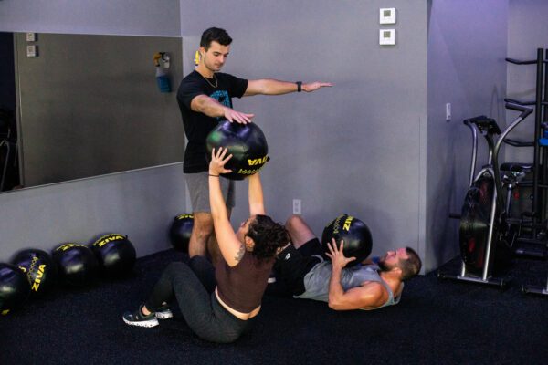 coach helping a member to stay motivated SWEAT440